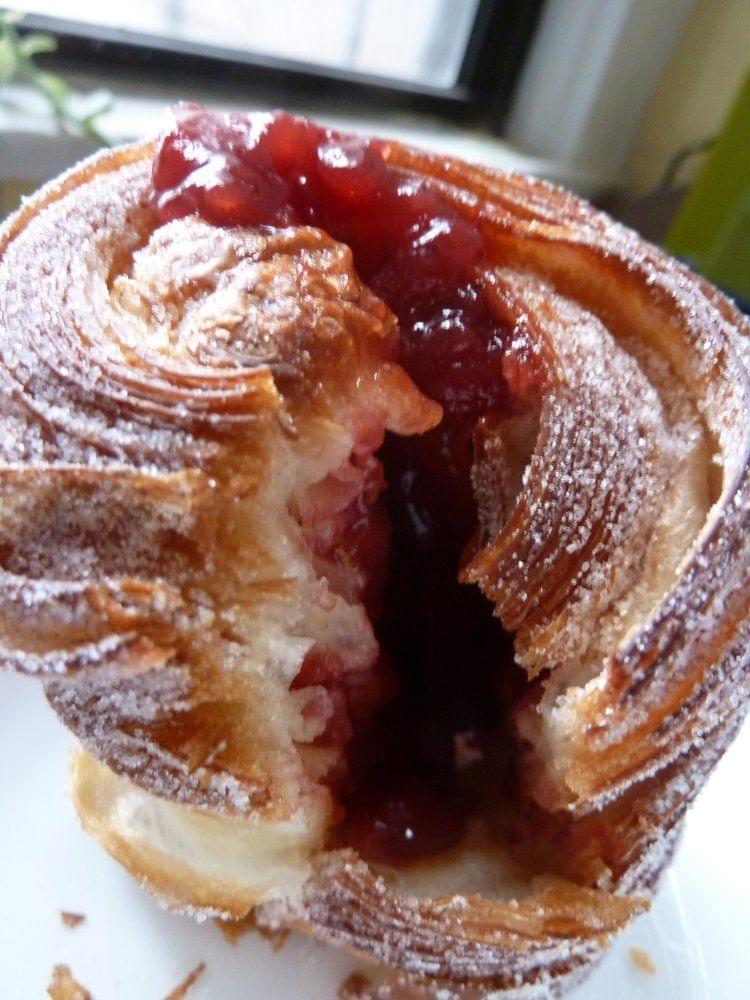 cruffin-a-mixture-of-croissant-and-muffin-trademagazin