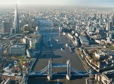 Egy hónap alatt félmilliárd fontot vesztenek a londoni belvárosi boltok
