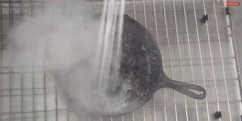 That’s the way to clean your pan – Video of the day