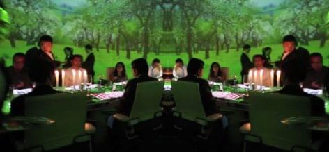 A neurogasztronómiára (is) építő étterem: Ultraviolet Shanghai – A nap videója
