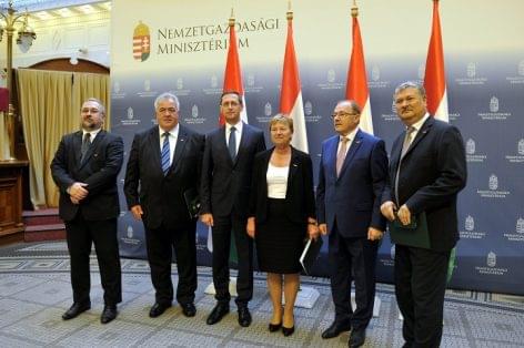 Magyar Arany Érdemkereszt elismerésben részesültek a COOP üzletlánc vezetői