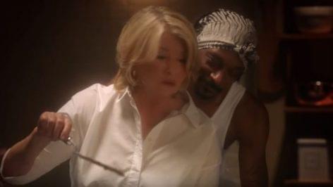Martha Stewart and Snoop Dogg do the famous scene from Ghost – Video of the day