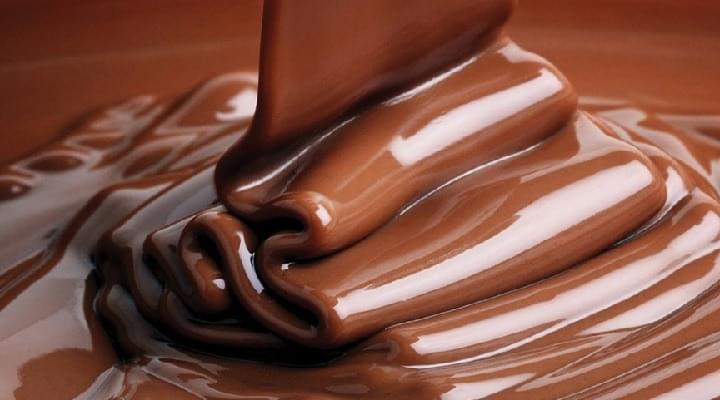 a csokoládé erősíti a szív egészségét)