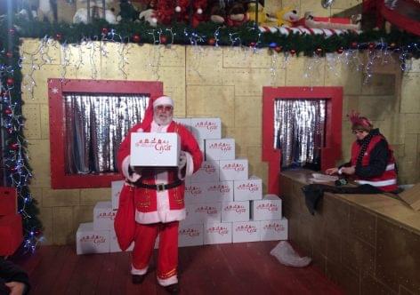 This year, Santa is also packing into the boxes of DS Smith