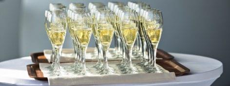 Magazine: Sparkling wine isn’t too fizzy any more