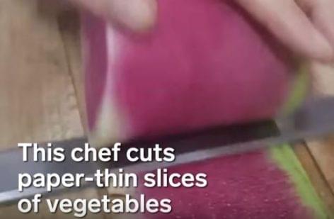 Katsuramuki, cutting vegetables are thin as paper