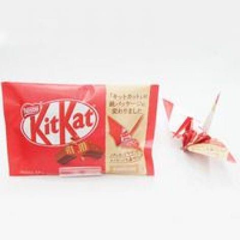 Origami-madár a KitKat új csomagolásából