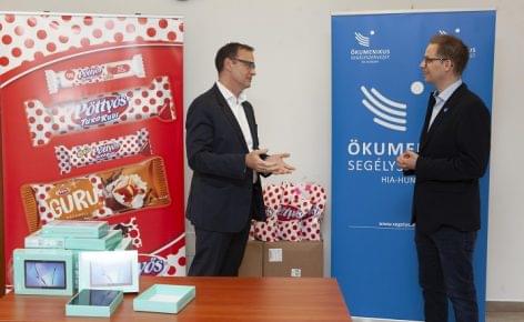 The manufacturer of Pöttyös Túró Rudi gives 228 new tablets to schoolchildren
