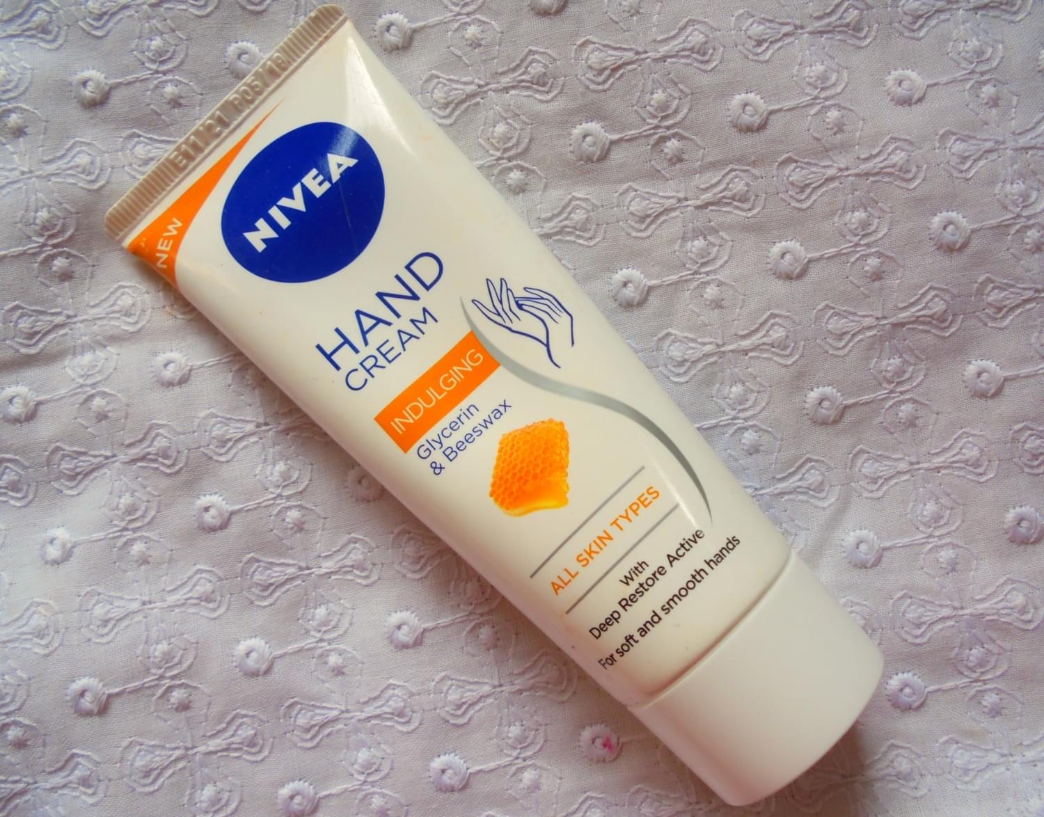 nivea-indulging-hand-cream-with-glycerin-beeswax-review-trade-magazin