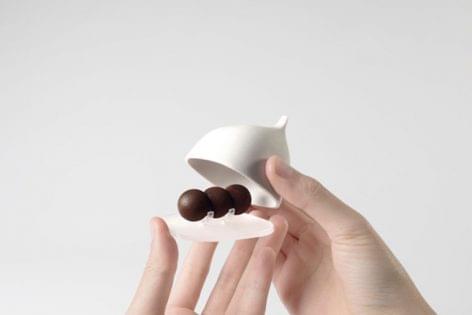 Jisun Kim explores the “future chocolate” – Picture of the day Dried insects ground to powder are the future vision of how chocolate treats will look like you, created by a Korean designer Jisun Kim. “Future Chocolate” series explores new sources of proteins combined with exquisite, minimalist design. The opaque acrylic packaging was imagined to resemble cocoons. When opened, they reveal geometrically-shaped chocolates made of 100% insect powder. The futuristic idea, that also reflects growing environmental concerns, was photographed against pristine, white background.