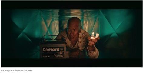 Bruce Willis a DieHard akkumulátor új reklámjában