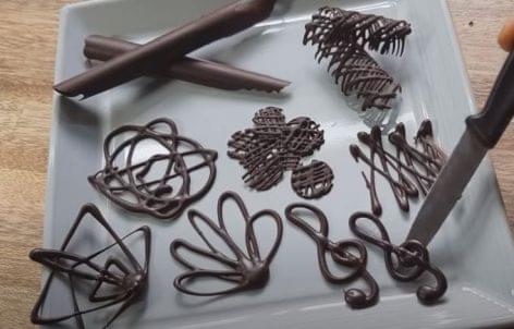 Látványos csokoládédíszek alapfokon – A nap videója