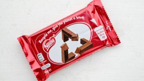 „Kidobta” logóját a KitKat, hogy az újrahasznosítást népszerűsítse