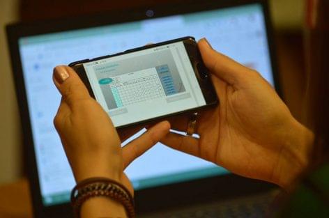 Digitális oktatásból jeles – A Tesco Akadémia mobiltelefonról, bármikor elvégezhető képzései a gyakorlati oktatást is helyettesíthetik