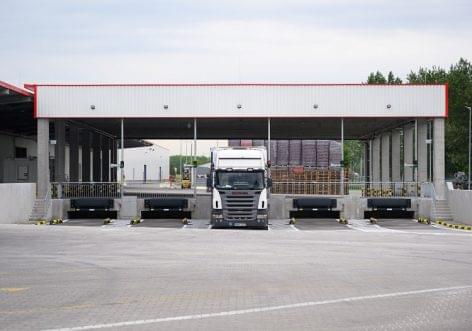 Docking gates help with truck transport at Coca-Cola HBC Hungary