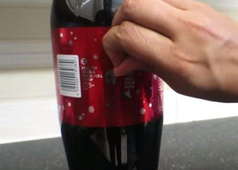 Coke label turns into Christmas bow – Video of the day