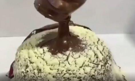Cake made like Japanese omurice – Video of the day