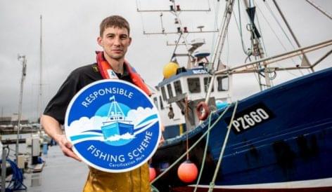 Haltermékekkel támogatja a halászatot az Aldi UK