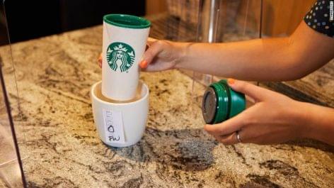 Ismét saját bögréikbe kérhetik a fogyasztók a Starbucks-kávét