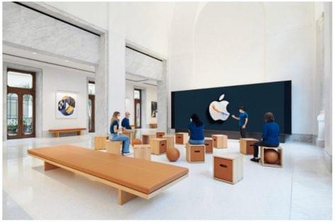 Largest Apple Store in Europe in Palazzo Marignoli