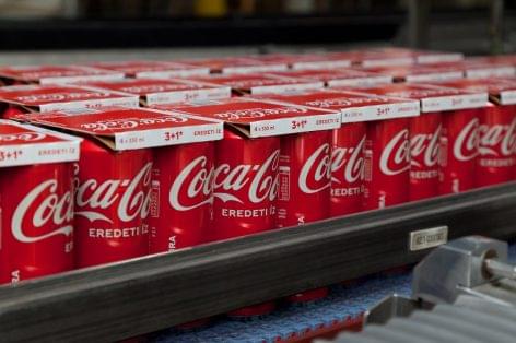 100%-ban újrahasznosítható KeelClip™ kartoncsomagolás váltja a zsugorfóliát a Coca-Cola alumíniumdobozos multipack kiszerelésein