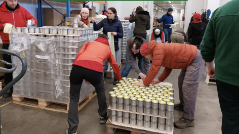 Magyar Élelmiszerbank: 100 ezer konzervet készítettünk elő a menekülteknek