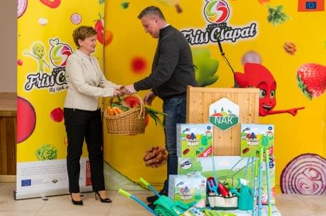 A Zala megyei Orosztony óvodájának vezetője érdemelte ki az első Zöldség-Gyümölcs Hős díjat