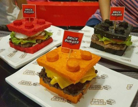 Burger és zsemle, mint két kicsi lego – A nap képe