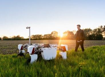 The future of successful agriculture is digitization and robotization