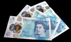 Az angol posta jelentése szerint a britek visszatérnek a készpénzes vásárláshoz