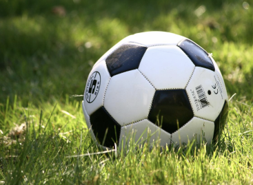 Limitált csomagolású focipalackkal támogatja a közös szurkolást az Unicum