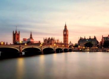 Nagy-Britannia újra bevezeti az adómentes vásárlást a turisták számára