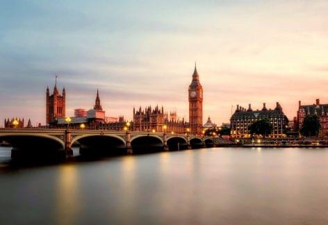 Nagy-Britannia újra bevezeti az adómentes vásárlást a turisták számára