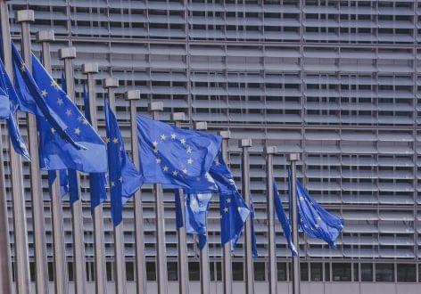Döntött az Európai Parlament: új szabályok a fenntarthatósági jelentésekhez